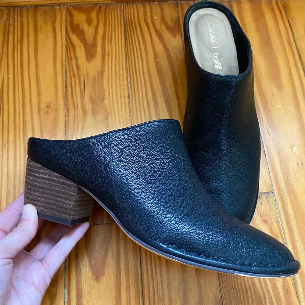 LIKE NEW Clarks Isla Black Leather Mules Size 9.5 - Picture 6 of 6